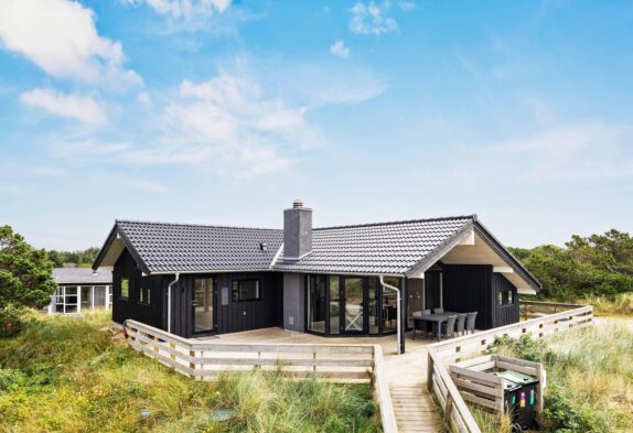 Helles Ferienhaus, 400 m vom Strand mit Whirlpool und Holzofen