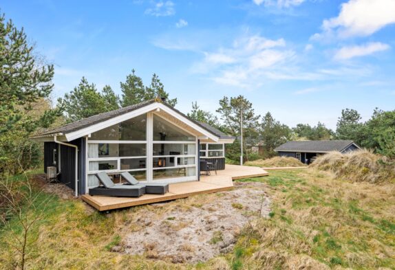 Skønt sommerhus til 6 personer med udebruser