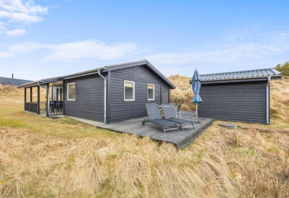 Hyggeligt sommerhus i naturskønne omgivelser i Henne Strand