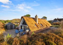 Stråtækt feriehus med charme i rolige omgivelser. Kat. nr.:  40671, Tyttebærvej 25;