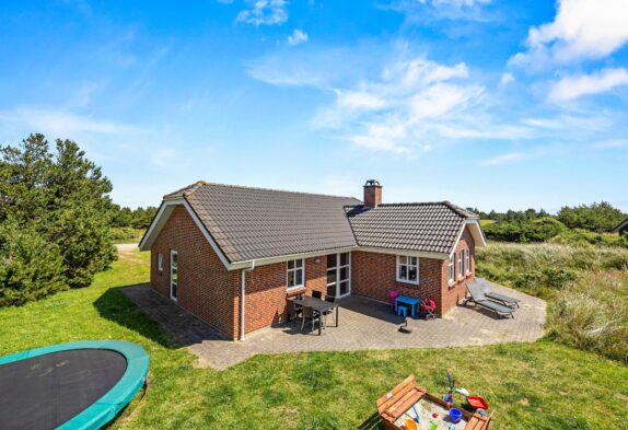 Hyggeligt familiesommerhus ved Henne Strand