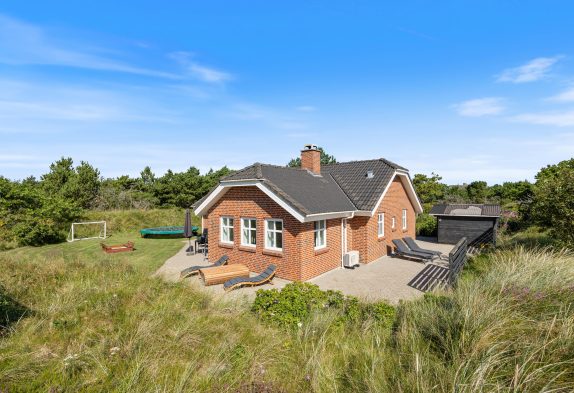 Hyggeligt familiesommerhus ved Henne Strand