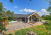 Ferienhaus mit Holzterrasse, 400 Meter zum Strand (Bild  1)