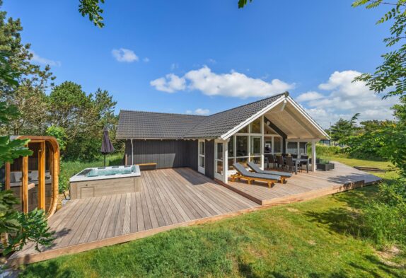 Indbydende sommerhus til 8 personer i Henne Strand