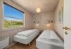 Centralbeliggende lyst sommerhus kun 200 meter fra havet (billede 22)