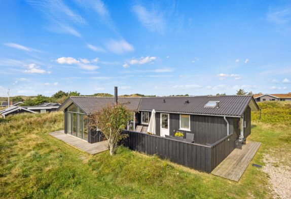 Schönes Sommerhaus mit Kamin für 6 Personen und Hund