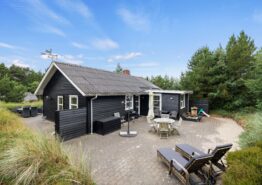 Hyggeligt sommerhus til 5 personer i Henne Strand. Kat. nr.:  40694, Strandvejen 396;