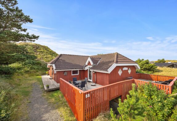 Hyggeligt sommerhus med panoramaudsigt, sauna og spa