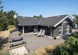 Helles Ferienhaus mit Sauna und Whirlpool in Henne