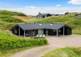 Strandnahes Ferienhaus  mit Sauna und Whirlpool in Henne Strand. Kat. nr.:  40843, Hjelmevej 62B;