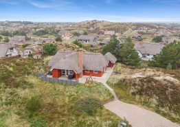 Lækkert sommerhus i Henne Strand med spa, sauna & med skøn udsigt