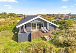 Modern renoviertes, stilvoll eingerichtetes Sommerhaus in Henne Strand