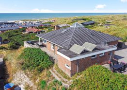 Strandnahes Ferienhaus mit Sauna & Meerblick in Henne Strand