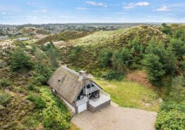Sommerhus på stor naturgrund kun 600 meter fra Vesterhavet