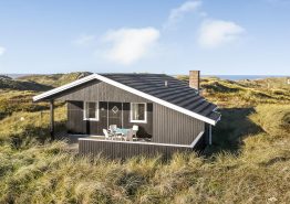 Bo på en klittop direkte ved Henne Strand