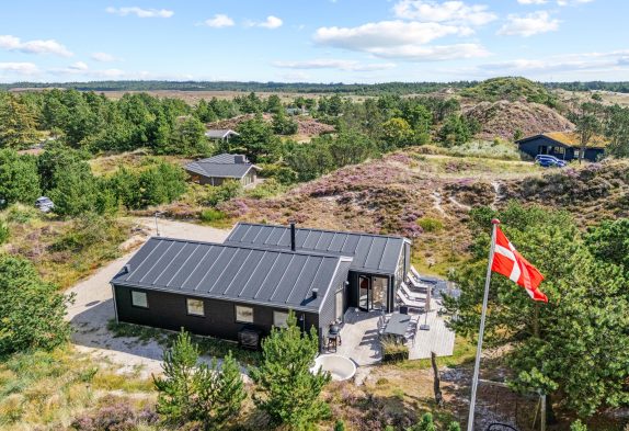 Lækkert, smukt og luksuriøst aktivitetshus med vildmarksbad