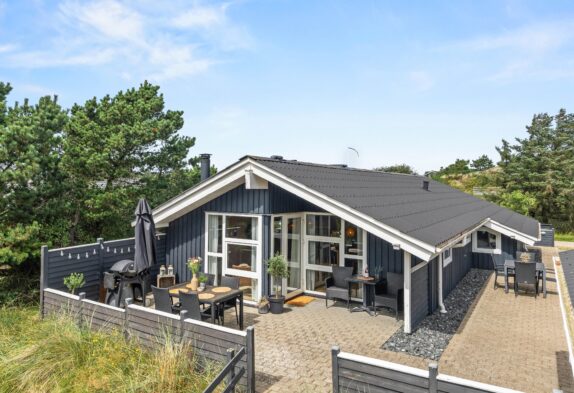 Feriehus i Henne Strand til 6 personer med spa og brændeovn