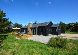 Luxusferienhaus mit Aktivitätsraum und Whirlpool