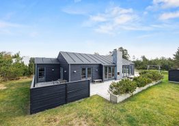 Luksusferiehus med aktivitetsrum og spabad