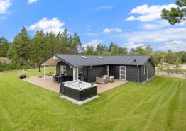 5-stjernet sommerhus med udespa for 8 personer. Kat. nr.:  41607, Kærvej 9;
