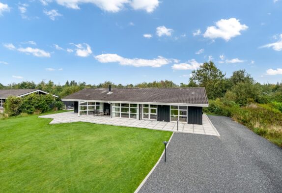 Modernes Ferienhaus mit Spa und Sauna in Henneby