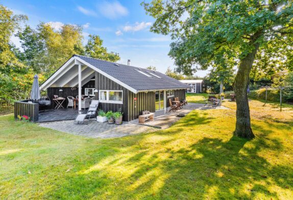 Hyggeligt sommerhus med spabad og sauna til 5 personer