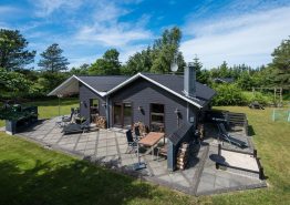 Charmerende sommerhus med badekar med dyser og sauna