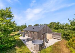 Flot femstjernet hus med vildmarksbad og skønne terrasseforhold