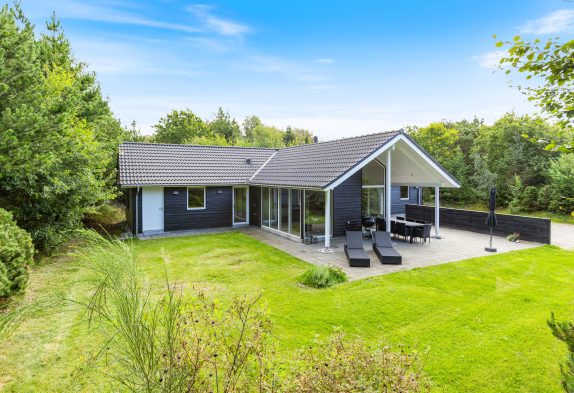 Helles Ferienhaus für 10 Personen mit Aktivitätsraum und Whirlpool