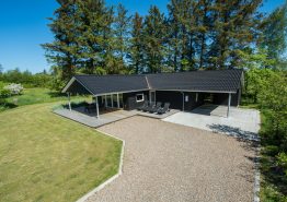 Ein Sommerhaus 1. Klasse, mit energiesparenden Erdwärmeheizungen und Ladeanschluss für E-Auto