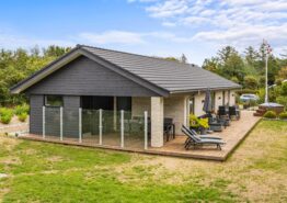 Ferienhaus mit Infrarotsauna & Badetonne in Henneby