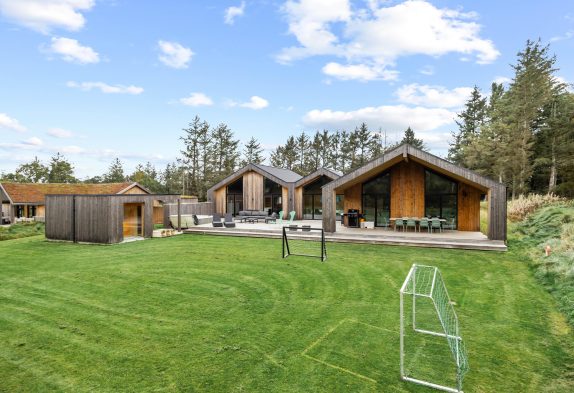 Tolles Aktivitätshaus mit Aussenwhirlpool, Aussensauna und Aussenküche