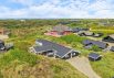 Stort poolhus med sauna og spabad få minutters gang fra hav og by (billede 1)