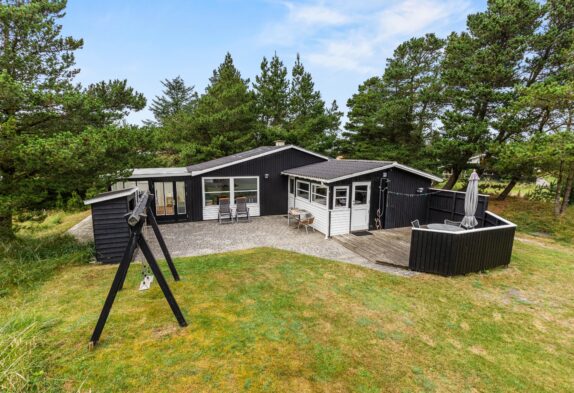Renoveret sommerhus i Vejers til 5 personer med udestue