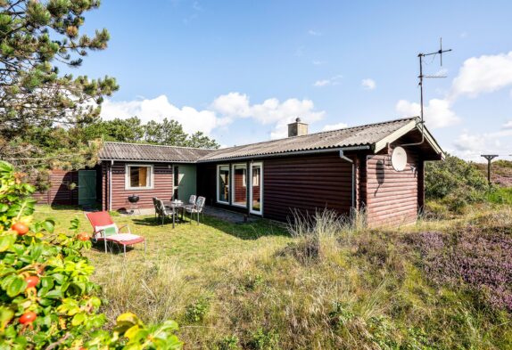Hyggeligt og personligt møbleret sommerhus til 6 personer