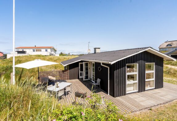 Dejligt lille hus kun 400 m til stranden, 2 hunde