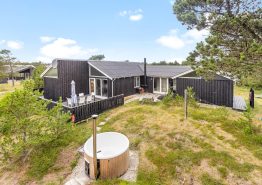 Uriges Ferienhaus mit Sauna auf schönem Naturgrundstück