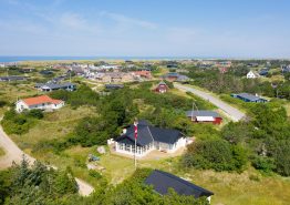 Lækkert sommerhus med spabad og sauna i Vejers Strand
