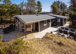 Schönes Ferienhaus mit Außensauna und Kaminofen in Vejers