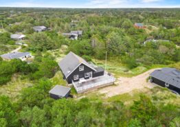 Lækkert sommerhus med udespa kun 400 meter fra stranden