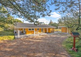 Hyggeligt sommerhus tæt på naturen til 6 personer i Vejers