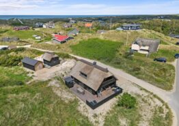 Femstjernet feriehus kun 150 meter fra stranden