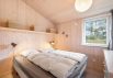 Lyst sommerhus med brændeovn og stor have (billede 18)