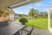 Lyst sommerhus med brændeovn og stor have (billede 23)