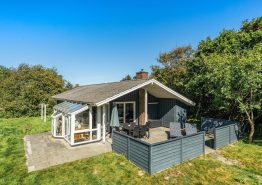 Typisch dänisches Ferienhaus mit Wintergarten und Kamin