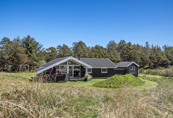 Charmerende feriehus nær strand og skov