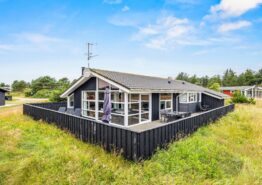 Strandnært sommerhus med spa og sauna. Kat. nr.:  50188, Aavej 10;