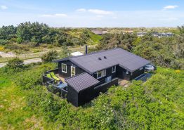 Modernes, geschmackvolles Holzhaus mit Sauna