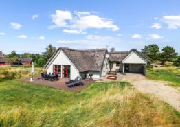 Nettes Sommerhaus in Vejers mit Sauna und Whirlpool