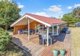 Klassisches Holzhaus, toll einngerichtet, auf schönem Grundstück